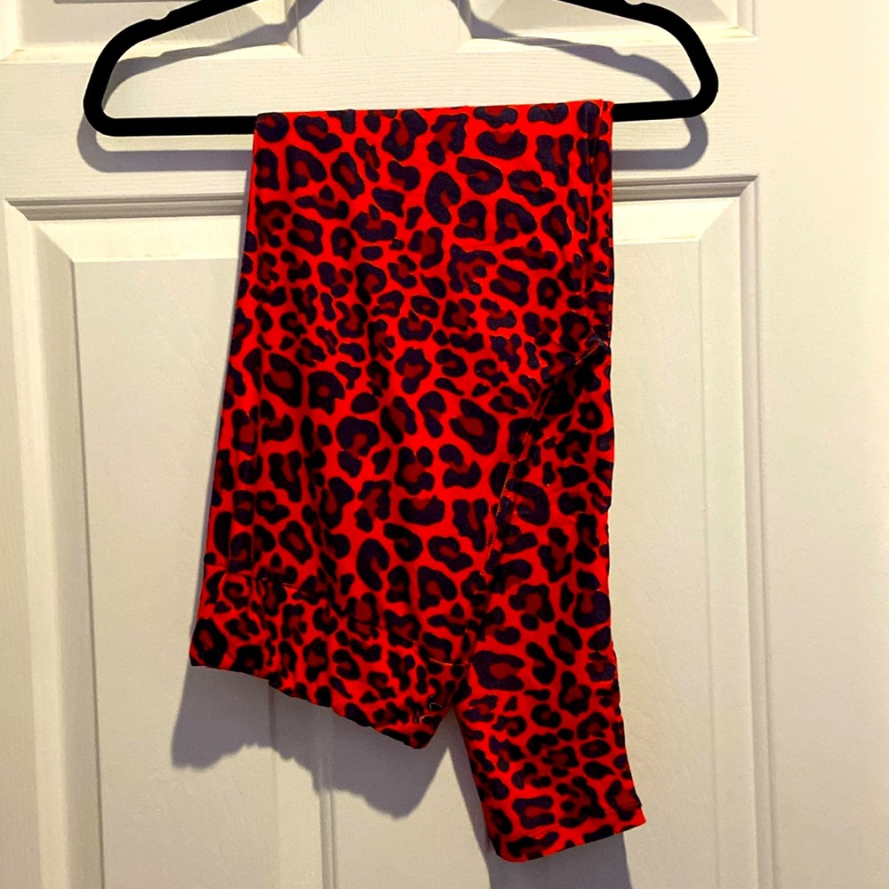 Fabulegs- Large Leggings in Red Leopard 🐆 Print- New - Never Worn